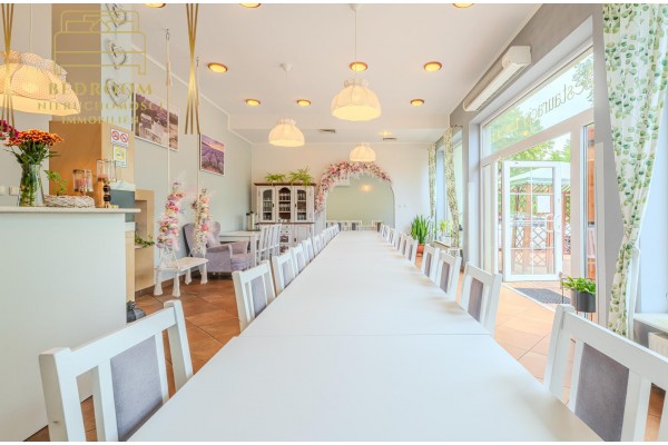 Świnoujście, Karsiborska, Duży dom z potencjałem inwestycyjnym + restauracja i kwiaciarnia