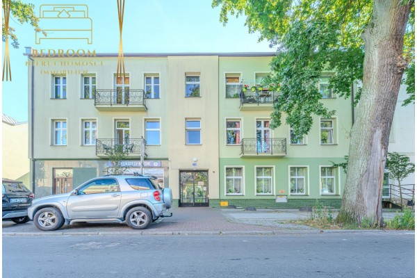 Świnoujście, Piłsudskiego, Mieszkanie 4 pokojowe w kamienicy przy Parku - sufity 3.6m -do remontu