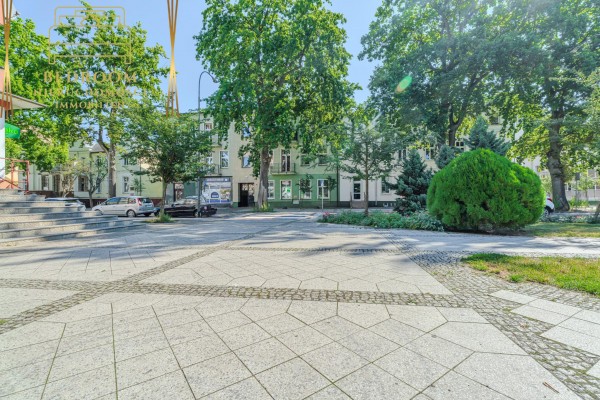 Świnoujście, Piłsudskiego, Mieszkanie 4 pokojowe w kamienicy przy Parku - sufity 3.6m -do remontu