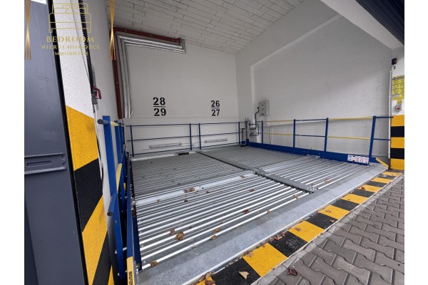 Świnoujście, Piłsudskiego, Samodzielny garaż czterostanowiskowy z platformami 32m2 z własną bramą